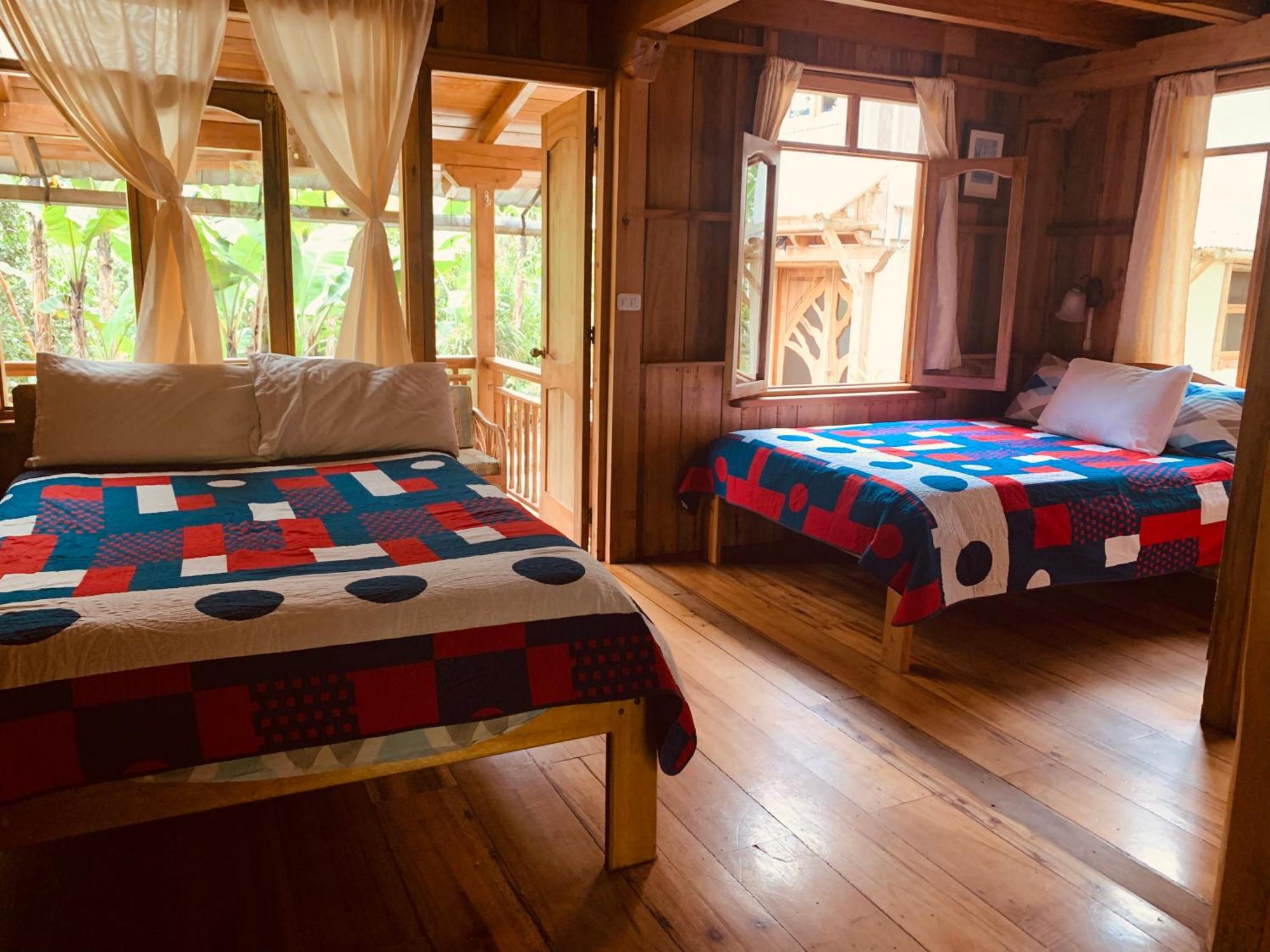 La Casa De Cecilia Mindo Hostel Екстериор снимка