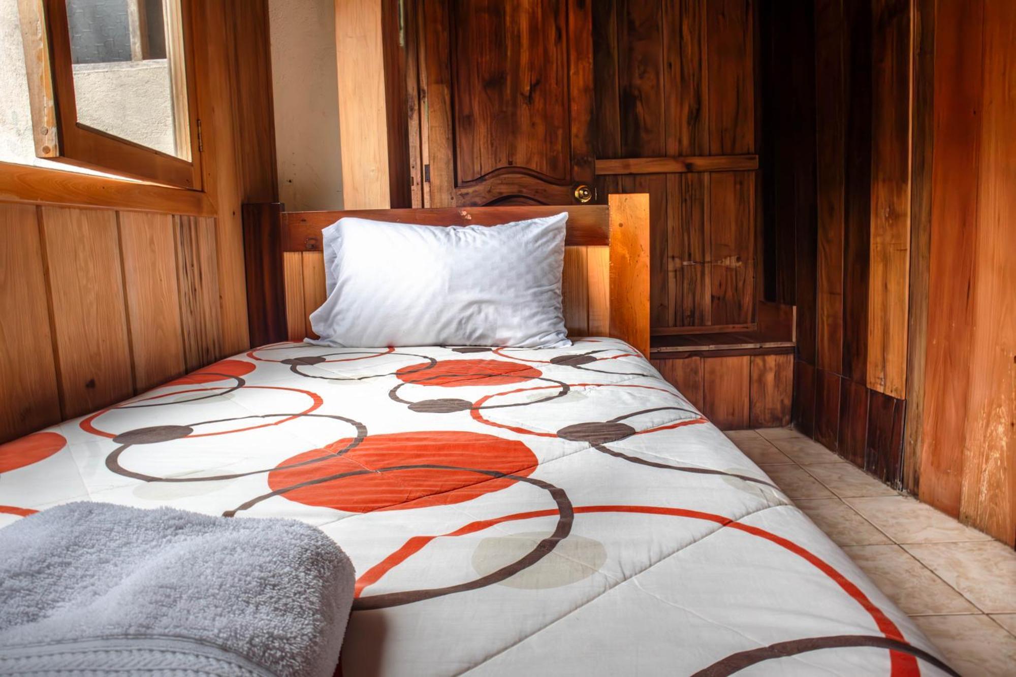 La Casa De Cecilia Mindo Hostel Екстериор снимка